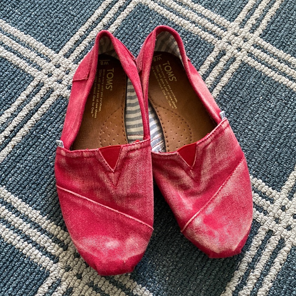 DISTRESSED RED TOMS. (GENTLY WORN TWICE )